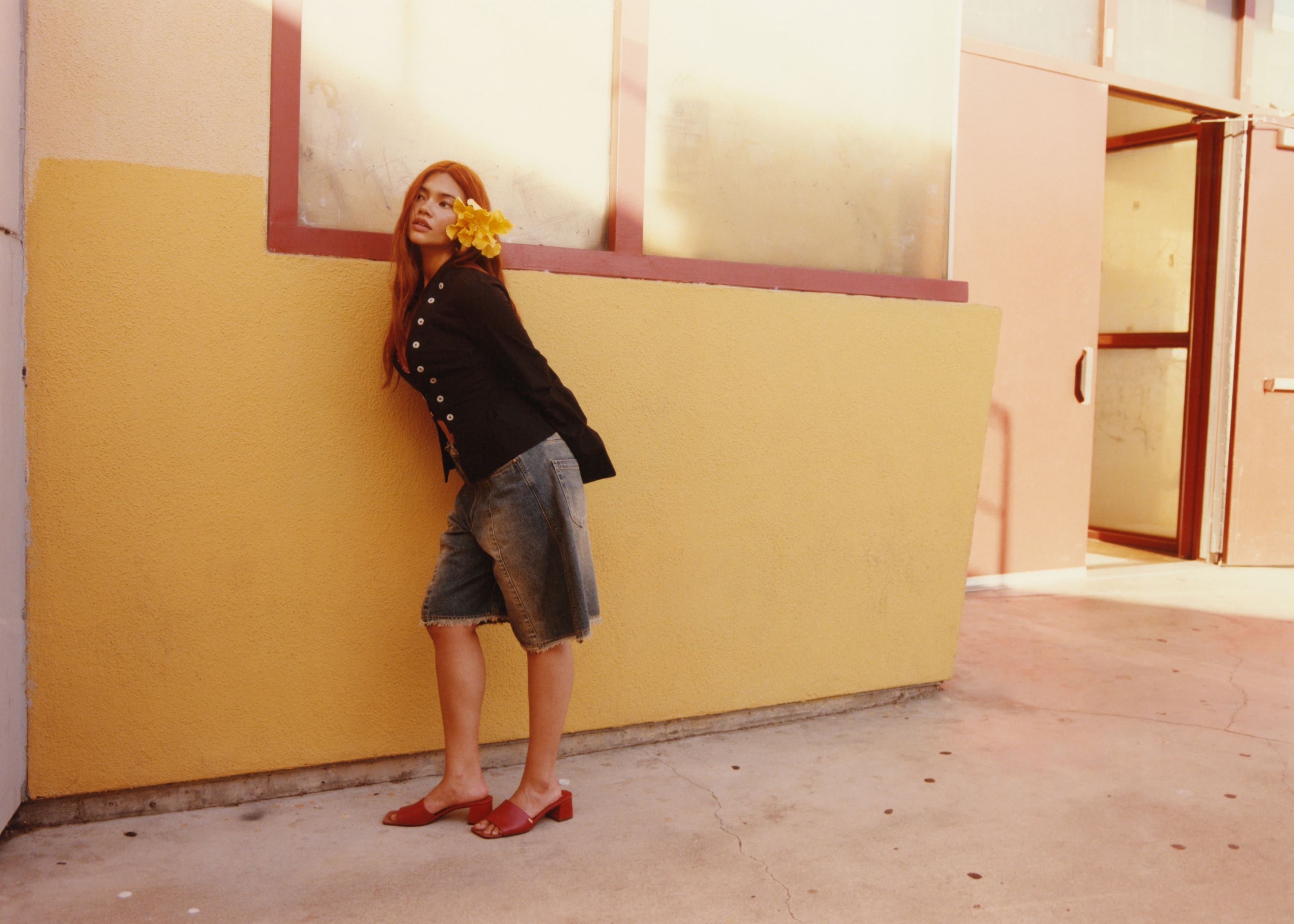 TOP by Anya Baghdassarian; SHORTS by Theo; SHOES by Thália